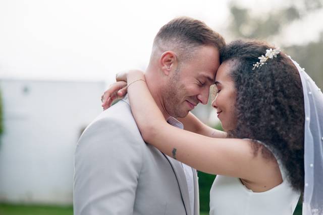 Bride and groom begin dance