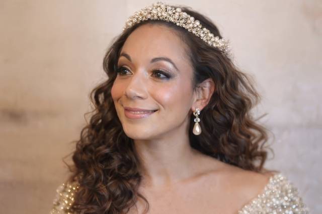 Modern Glowing Bridal Makeup