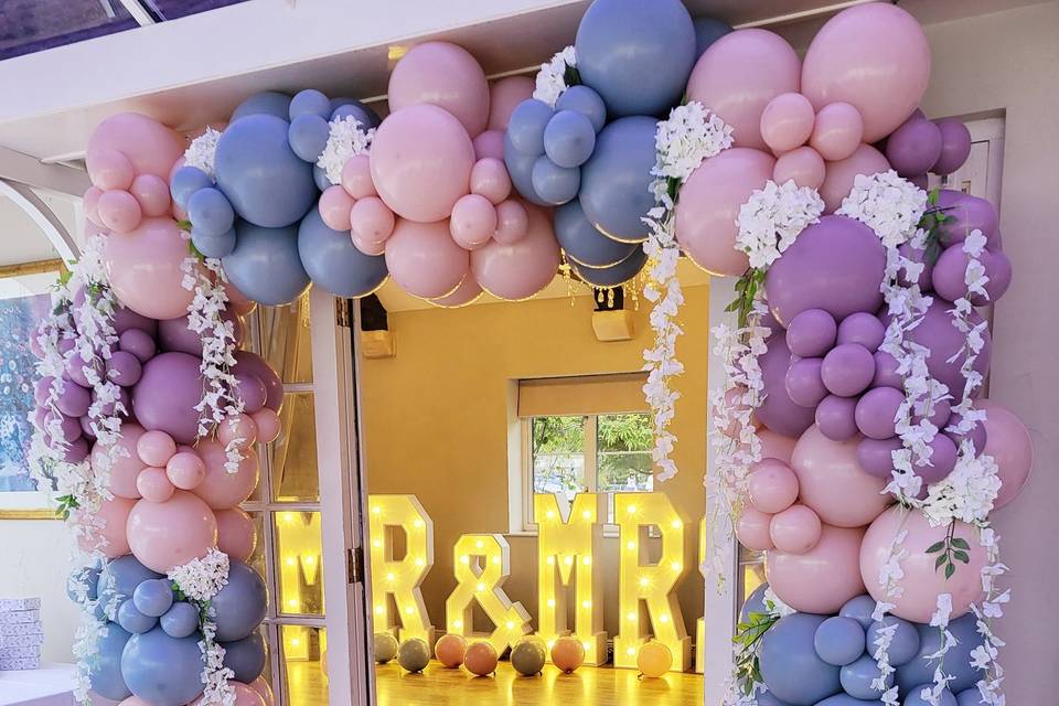Entrance balloon arch