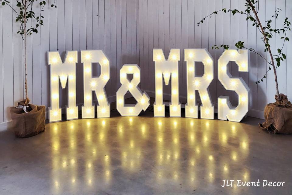 4 Ft Light up letters