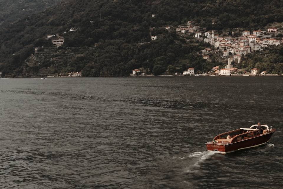 Lake como wedding cruise