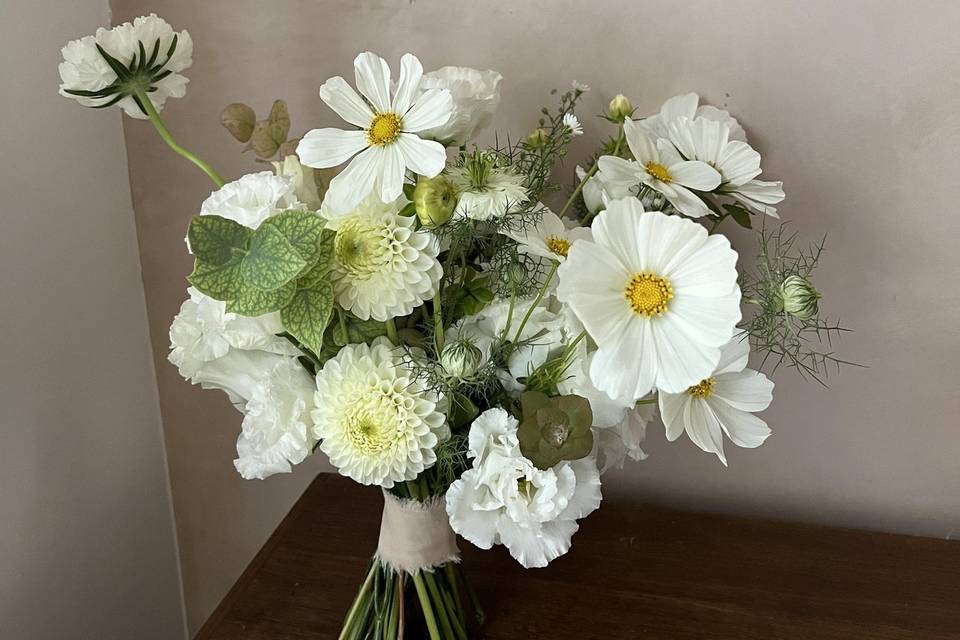 Summer whites bouquet