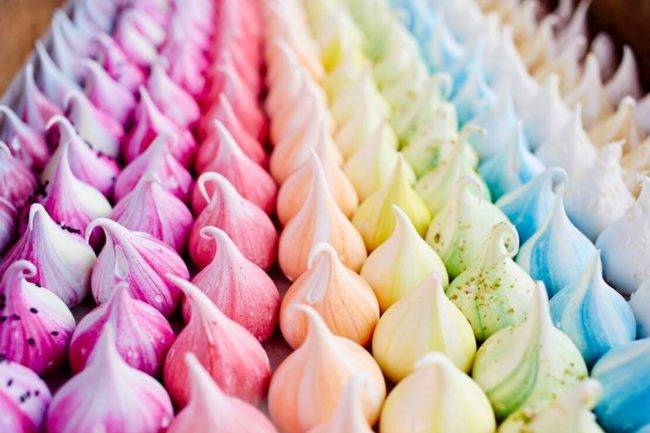 Meringue kisses