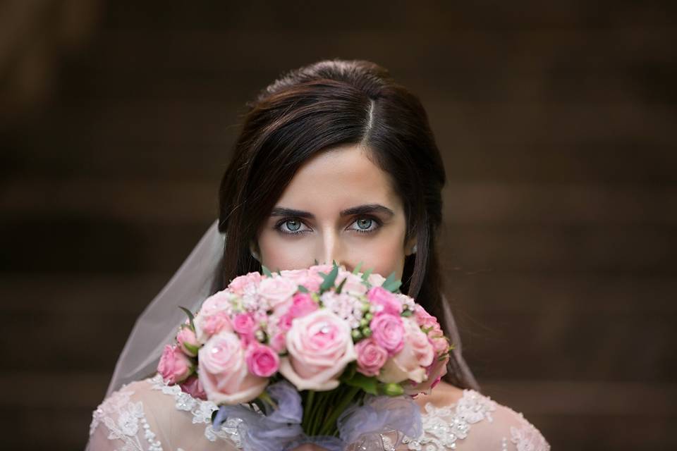 Photographers Doville Gail Photography - Bride and bouquet
