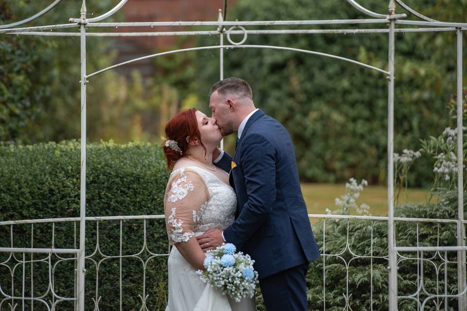 Bride & groom portrait