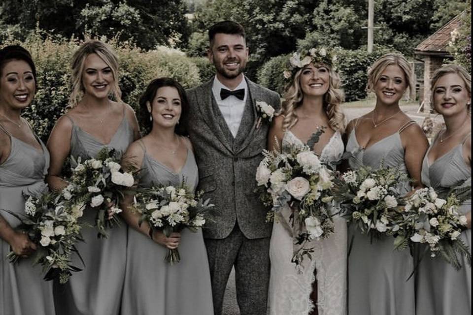 Bride &bridesmaids