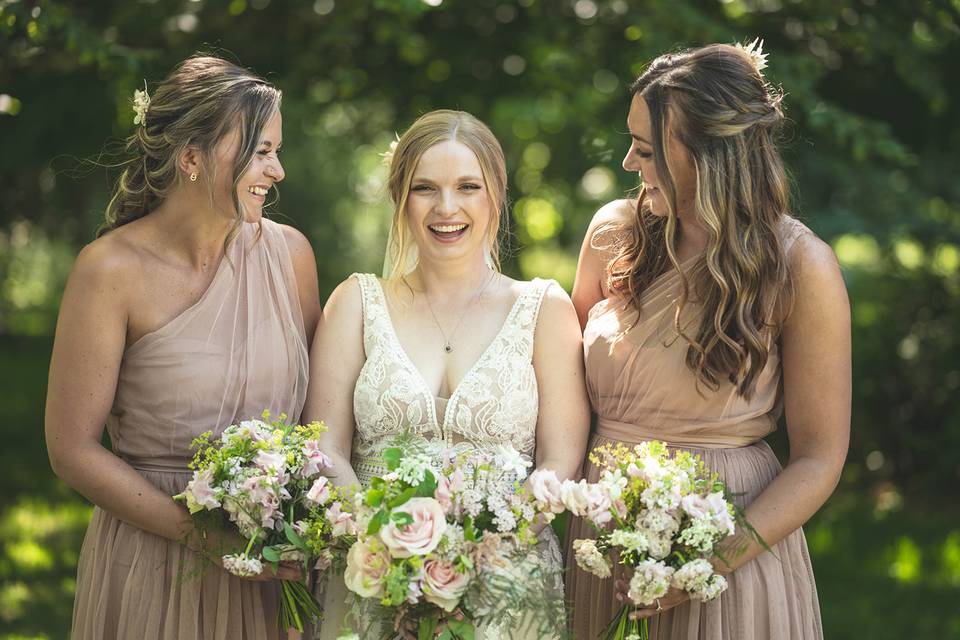 Bride & bridesmaid’s