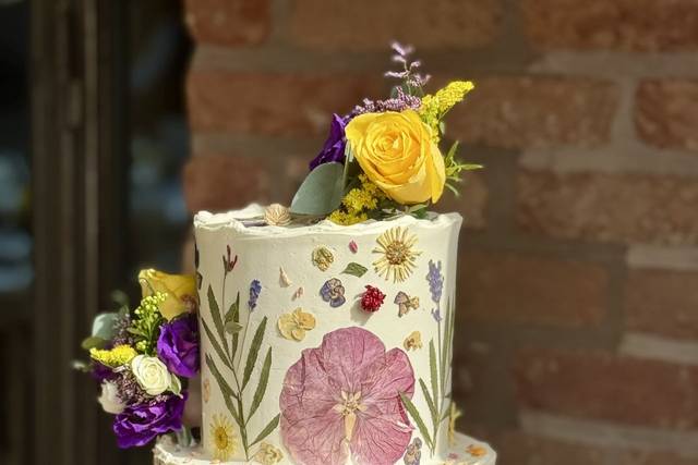 Pressed dried flowers cake