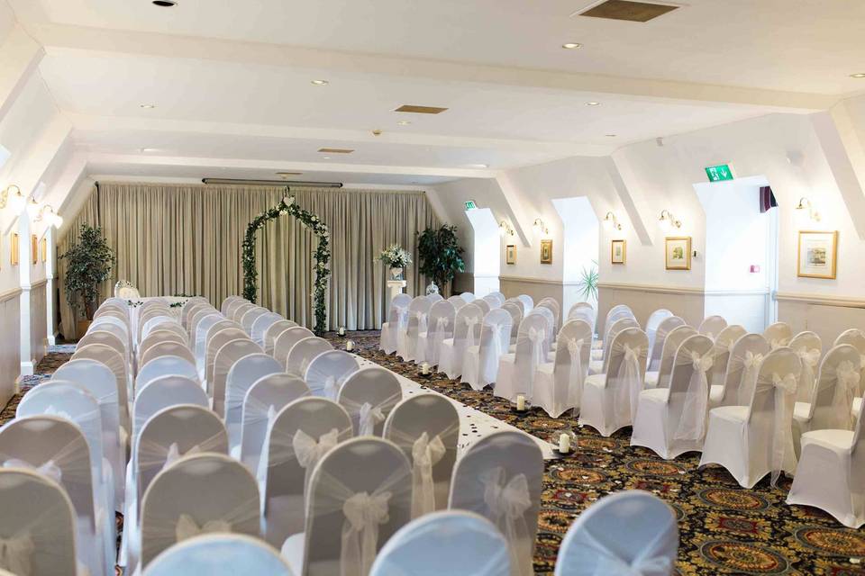 Spacious ceremony space