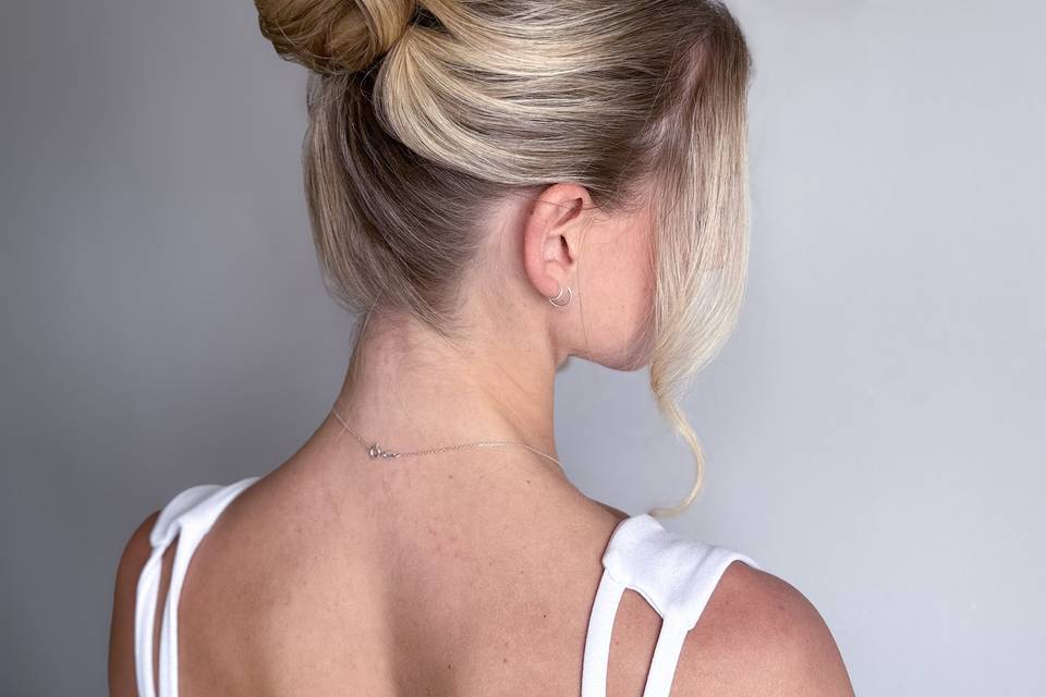 Smooth high bun