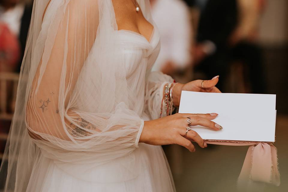 Short bridal hair