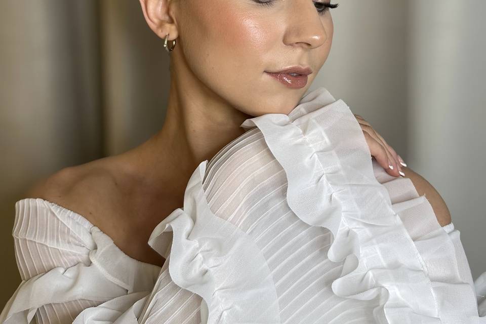 Soft glam bridal makeup