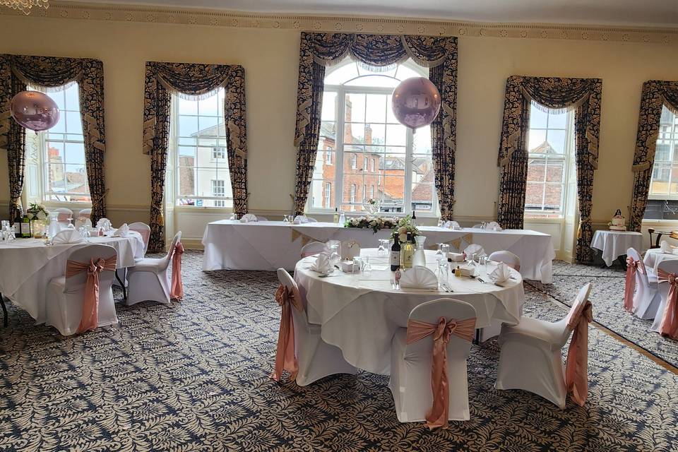 Balloon dressed ballroom