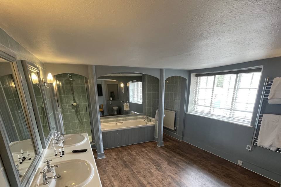 Honeymoon room bathroom