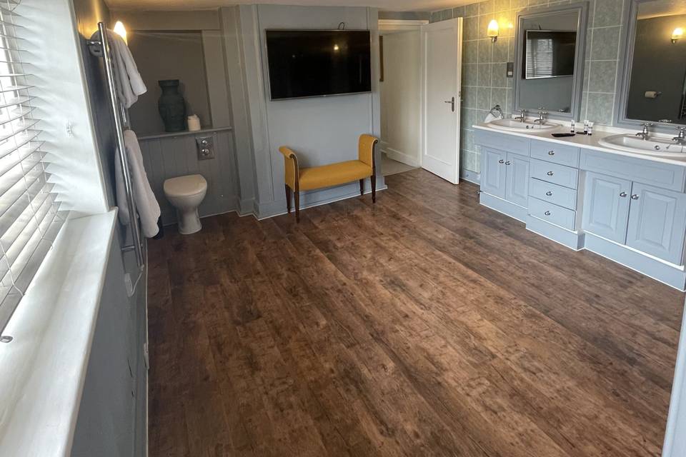 Honeymoon room bathroom