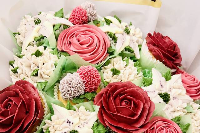 Rose and lily cupcake bouquet