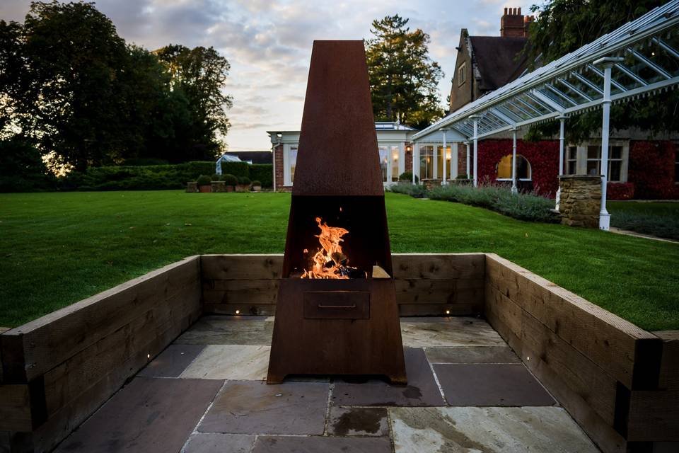 Exterior fire pit