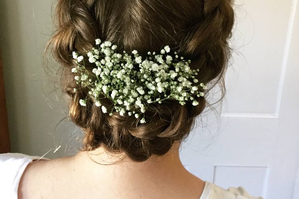 Bridesmaid's hair