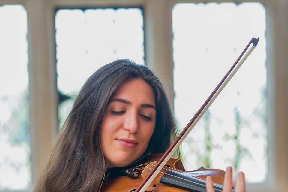 Giulia London Violinist