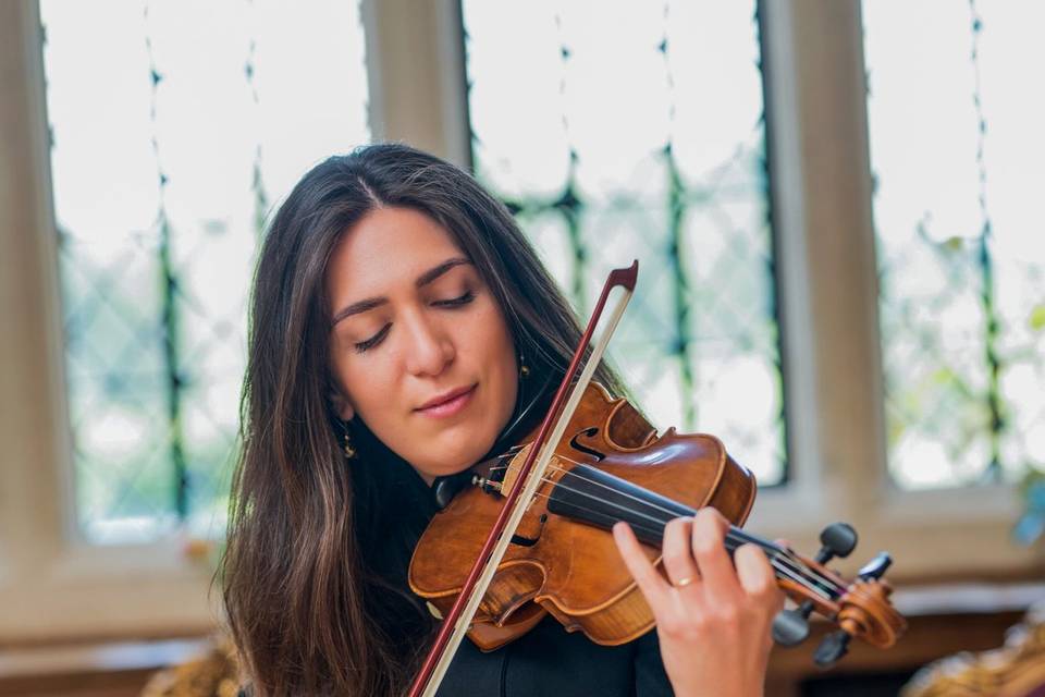 Giulia London Violinist