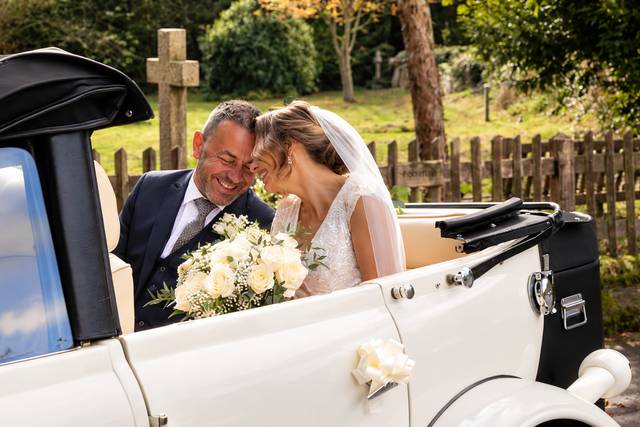 Bride & Dad arrival.
