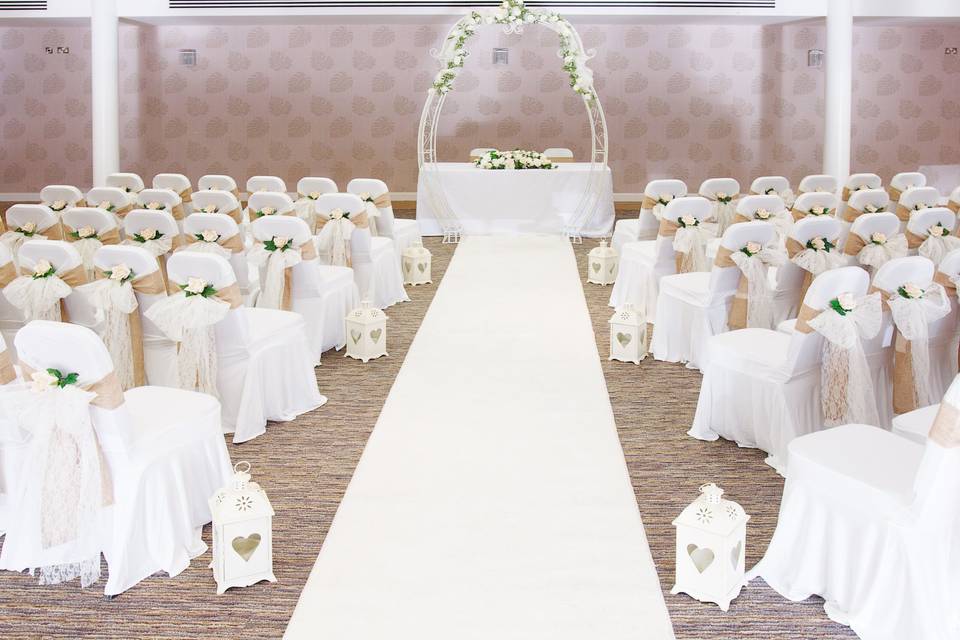 Aisle runner and arch