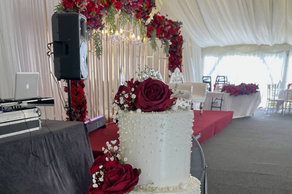 3 tier wedding cake