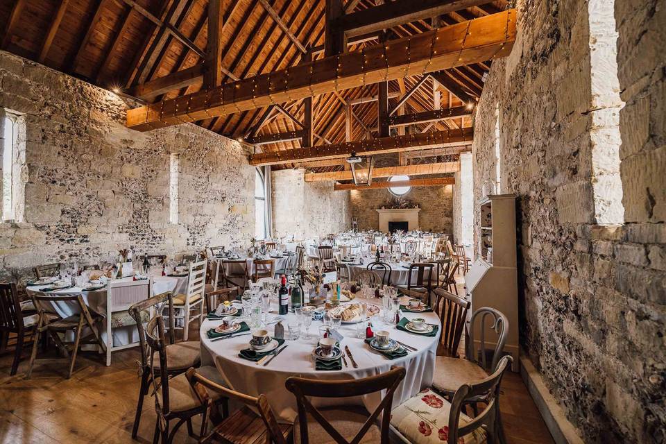 Round Dinner Tables