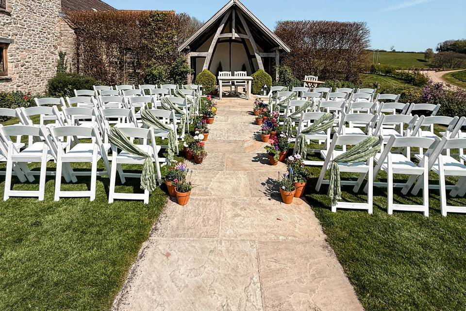 Kingscote Barn outdoor 22/4