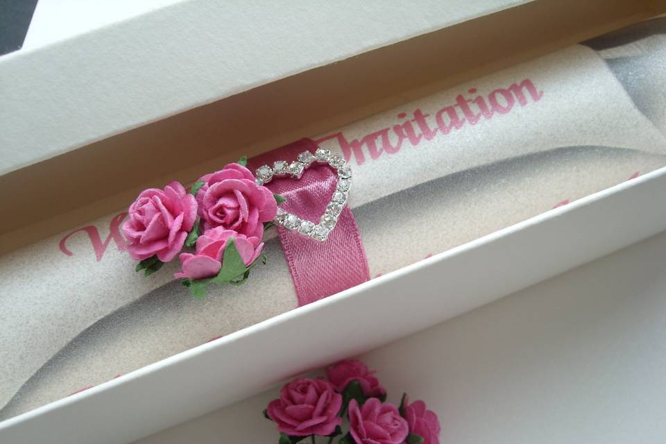 Scroll using silver plated diamante heart buckle