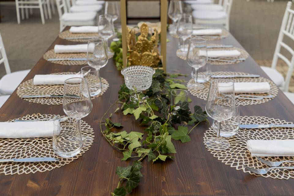 Simple table setting