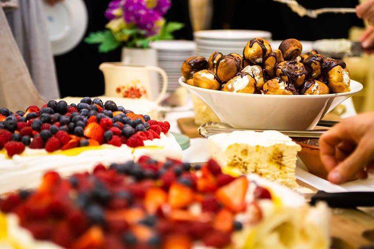 Pavlovas and profiteroles