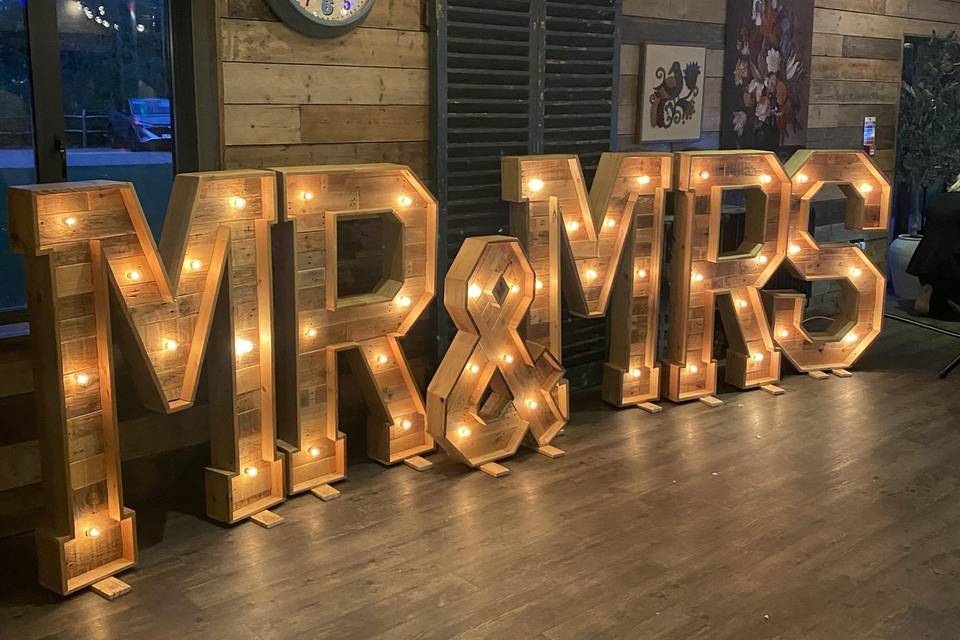 Mr & Mrs