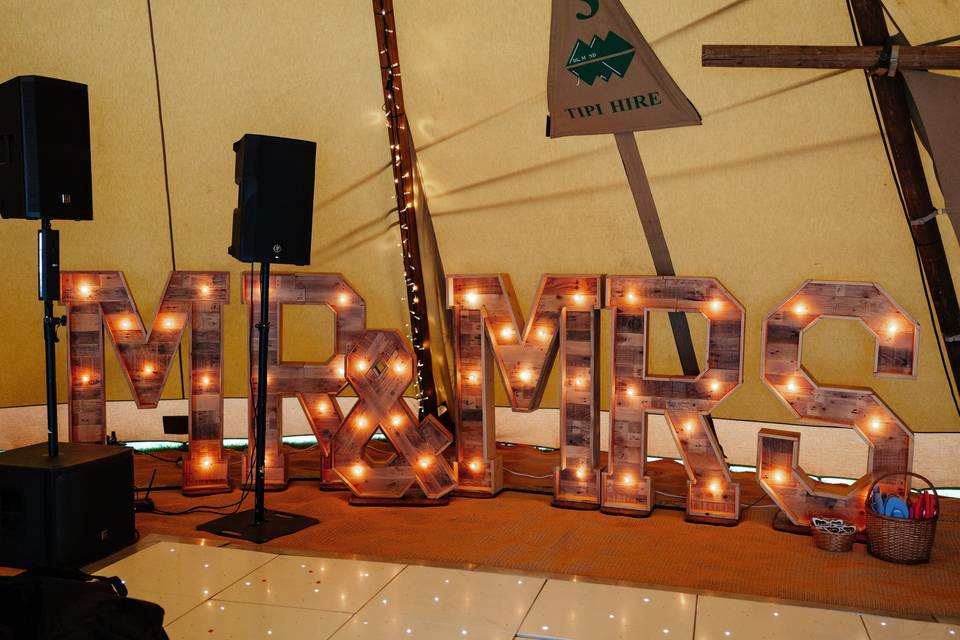 Light-Up Letters - Tipi