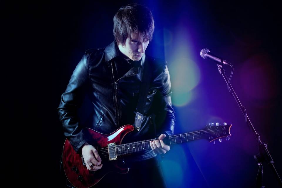Matt James - Singer & Guitarist