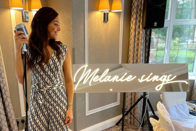 Melanie Sings