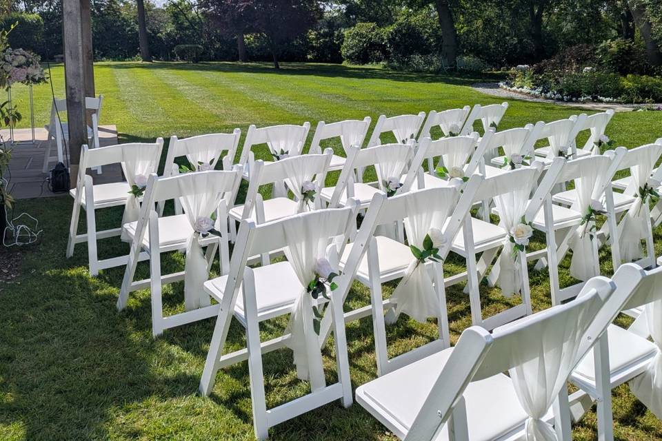Outdoor ceremony, chiffon drop
