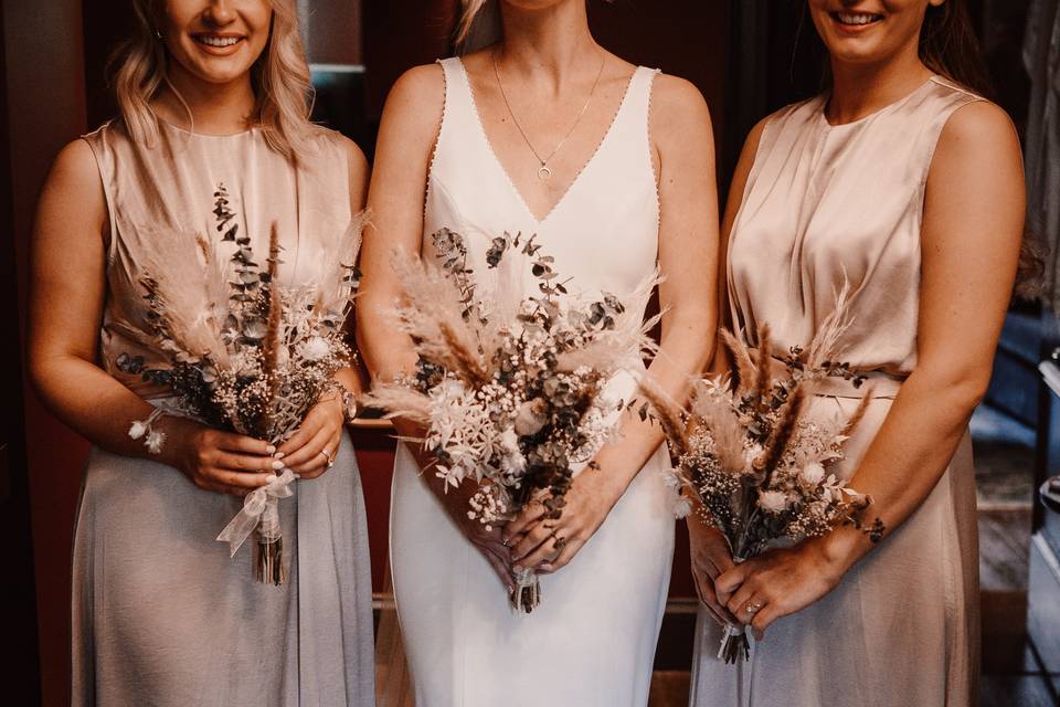 Dried flower bouquet