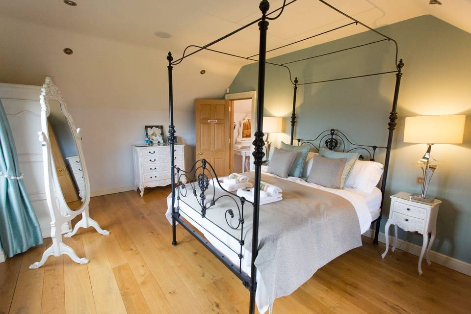 Manor House Bedroom 4/4