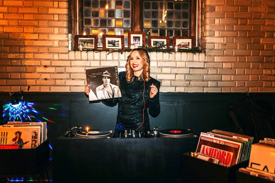 Vinyl Jen DJ