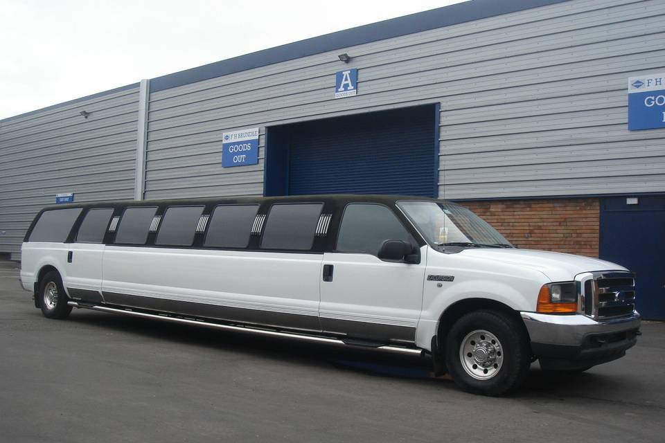16seater 4x4 Limo