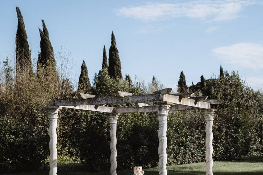 Beautiful outdoor cake stand