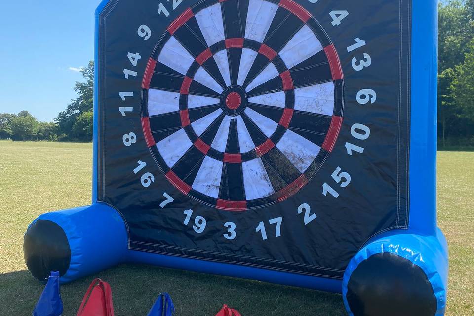 Giant darts