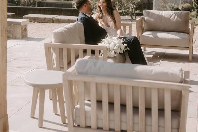OUTDOOR SEATING AREA