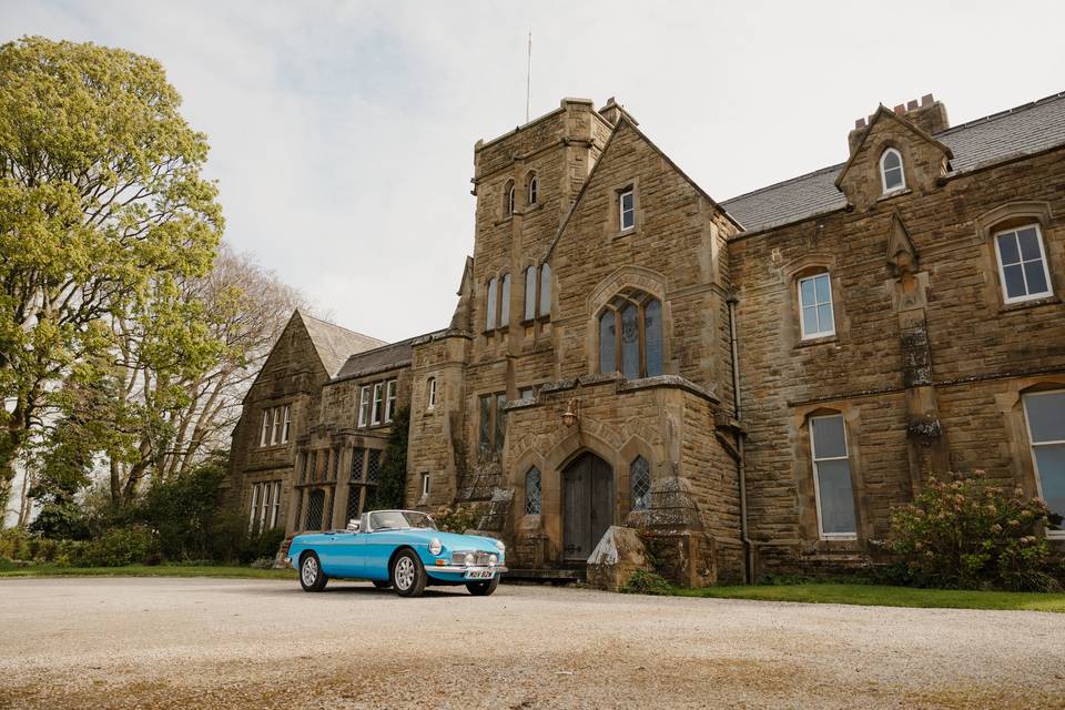 THE MANOR HOUSE