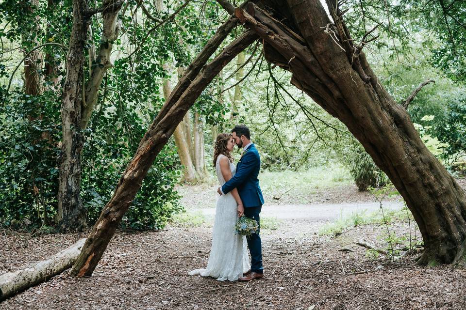 BRIDE & GROOM IN GROUNDS