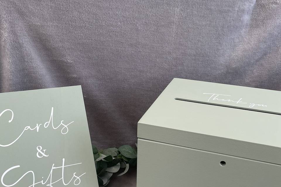Lockable wedding card box