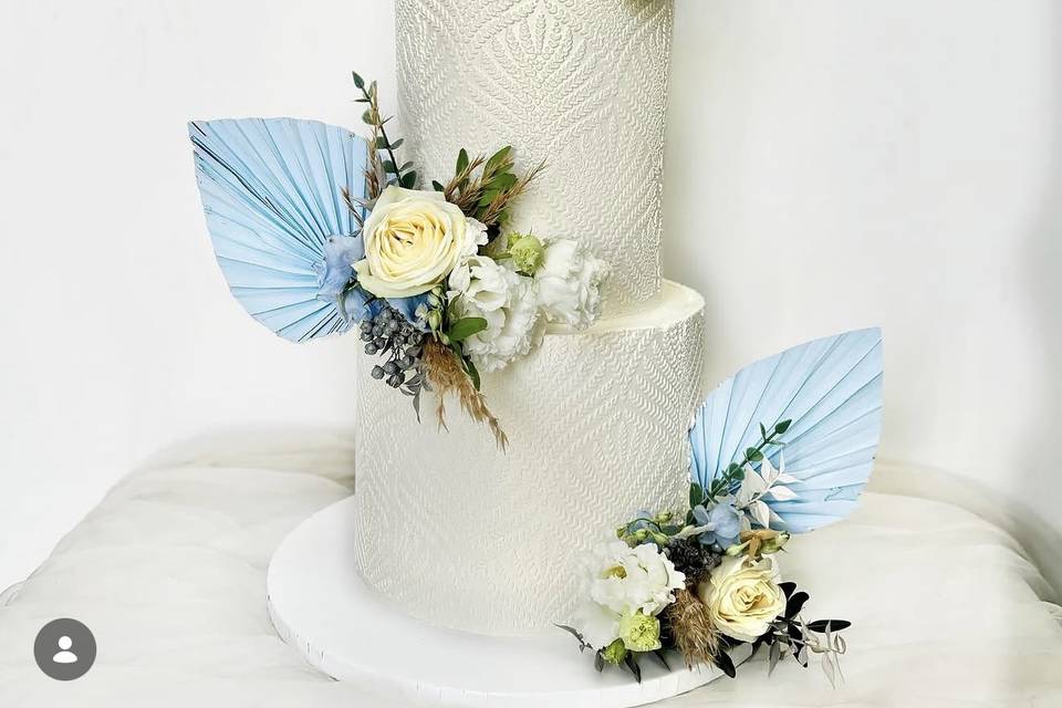 Dried flower Textured cake