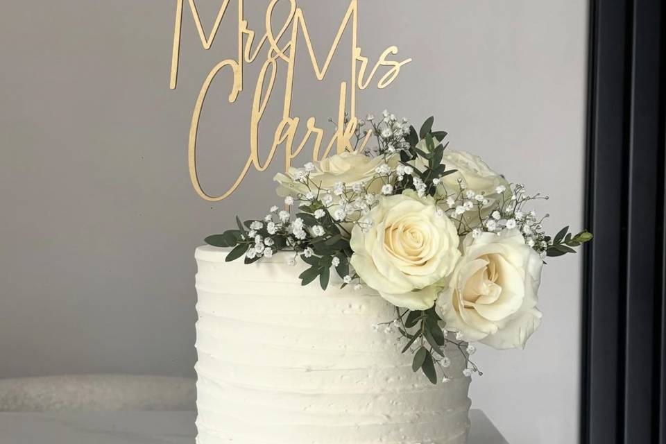 Textured white rose cake
