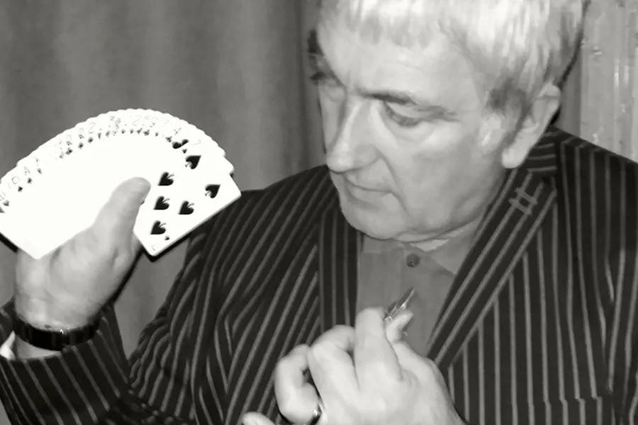 Paul Anthony Close Up Magician